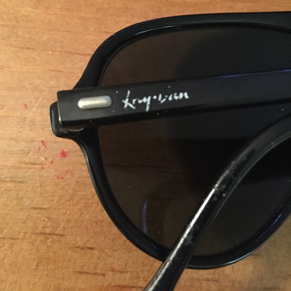 Vintage Ray Ban sunglasses. Black lens and frame - Picture 4 of 8